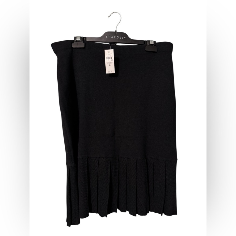 🔥NWT Ann Taylor Factory Fringe Bottom Size Large Black Skirt